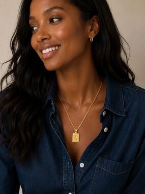 New! Whim Gold Monogram V Initial Letter Monogram Necklace NWOT